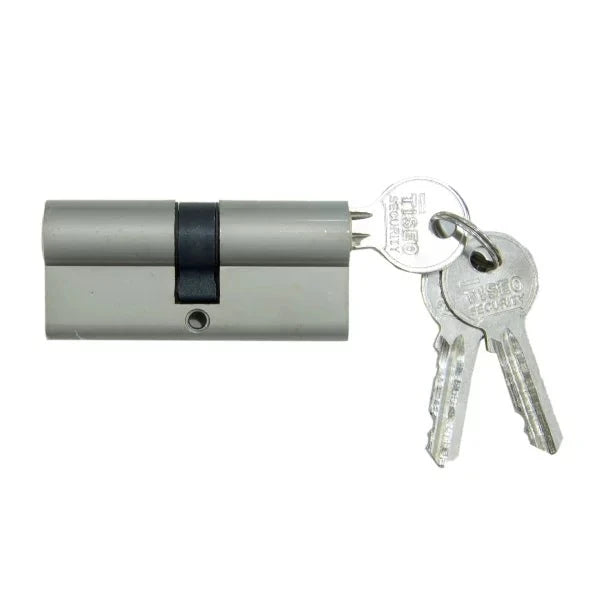 Cylinder Tiseo Chrome lock cylinder with keys, showcasing modern design and functionality.