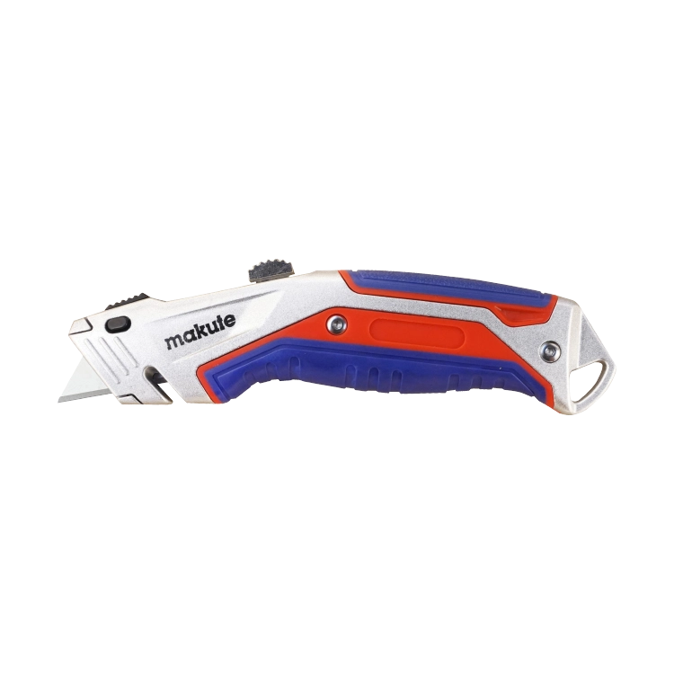 Knife Utility Makute MKUK1001 with chrome finish and red grip, showcasing its design, functionality, and ergonomic features for effortless blade changes.