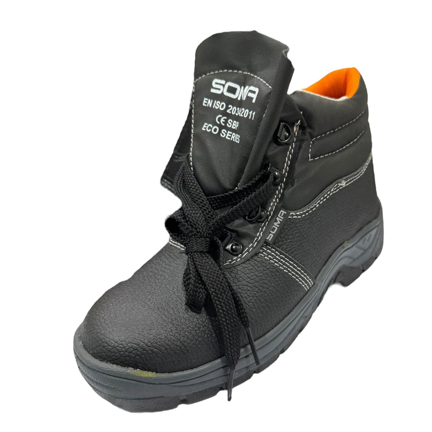 Safety Shoes Black Soma featuring a robust design with slip-resistant sole, breathable lining, and reinforced toe cap, ideal for industrial and construction environments.